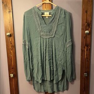 Knox Rose blue lace tunic size medium